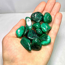 Load image into Gallery viewer, Malachite Tumbled Stone